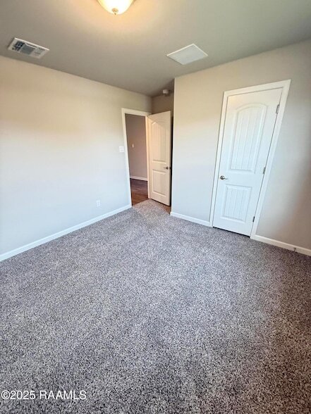 Building Photo - 112 Broussard Hl Dr
