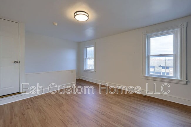 Building Photo - 227 S Ann St