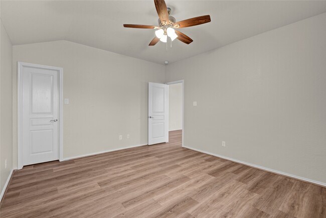 Building Photo - 28310 Rollingwood N Loop