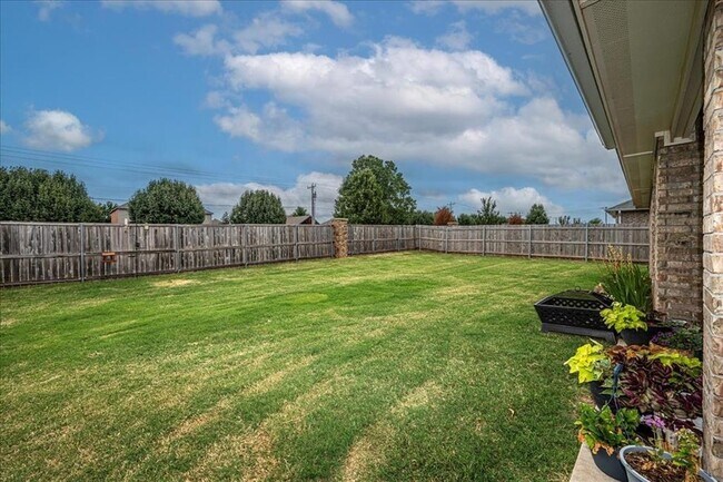 Building Photo - 10300 Glover River Dr