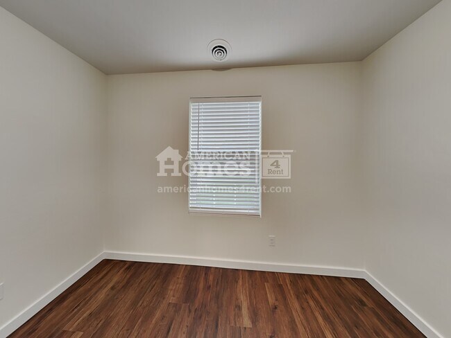 Building Photo - 96 W White Sands Drive