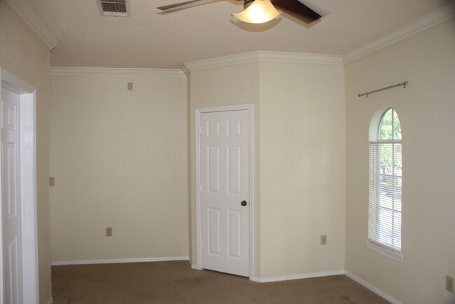 Building Photo - 213Vill201