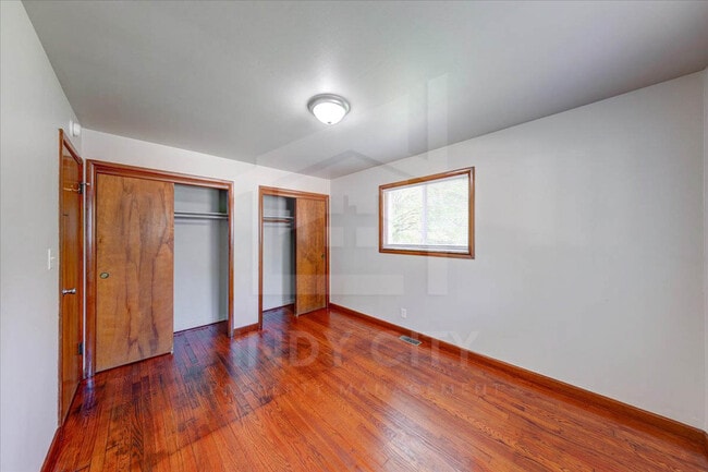 Building Photo - 2621 W 61st St