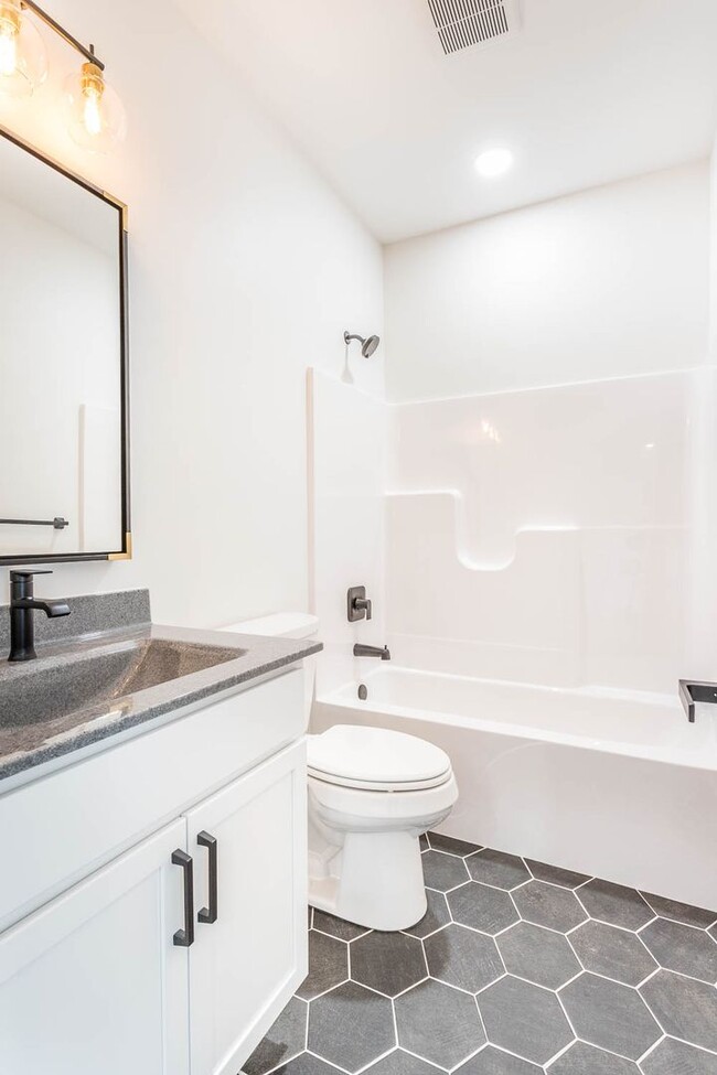 Building Photo - Brand new 3 bed 2 bath Twin home in Tea