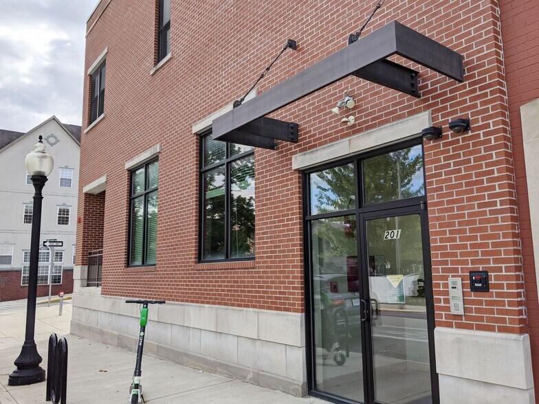 Building Photo - Sixth &amp; Washington