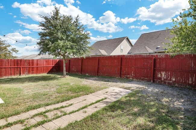Building Photo - ***APPLICATION CURRENTLY UNDER REVIEW***Luxurious Move-In Ready Home with Versatile Living Spaces
