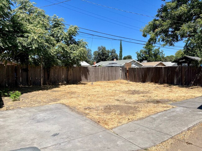 Building Photo - Charming 3 Bed / 2 Bath Home in the Tower District
