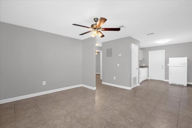 Building Photo - 284 Short St