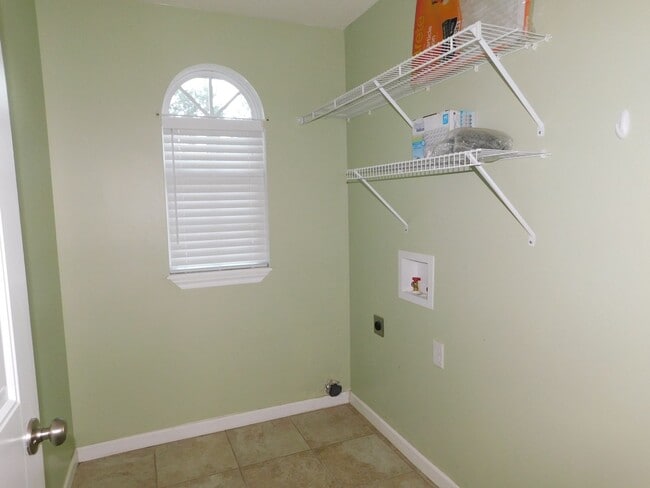 Building Photo - 3 bedroom in Crestwood S/D