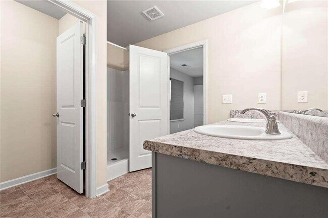 Building Photo - 113 Oakview Passage