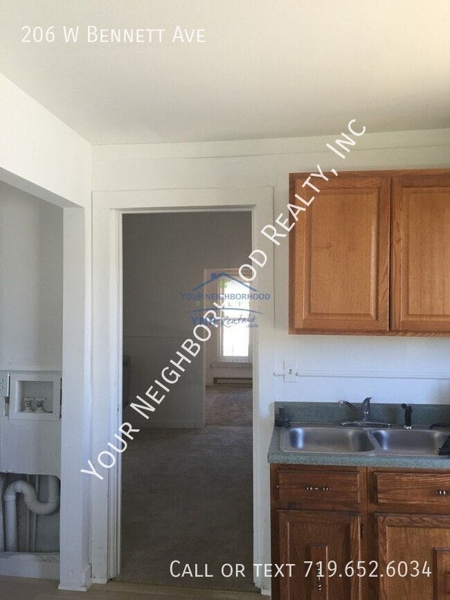Building Photo - 206 W Bennett Ave