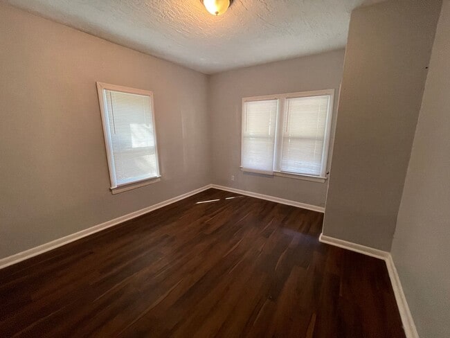 Building Photo - Charming 3 bedroom 2-Bath Bungalow-West Jacksonville 32254!