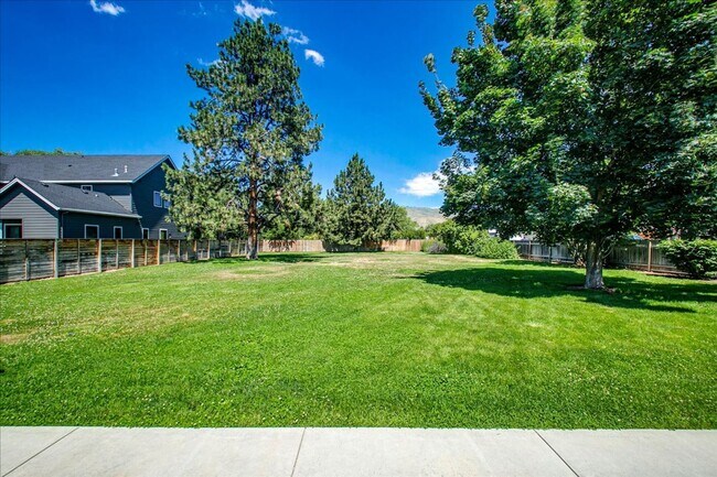 Building Photo - East End - Huge Yard