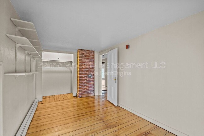 Building Photo - 35 Bowen St