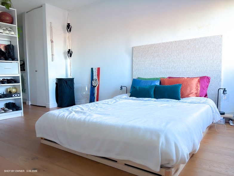 Building Photo - 5460 White Oak Ave