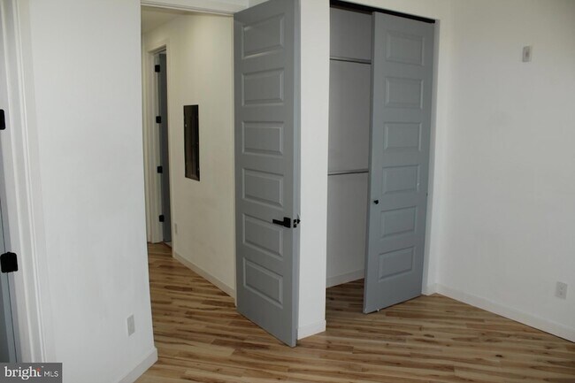 Building Photo - 3017 Ridge Ave