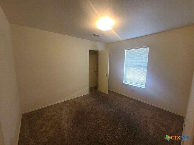 Building Photo - 4504 Aspen Dr