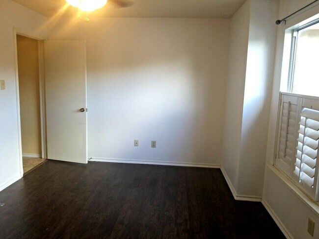 Building Photo - 12019 Vintage Point