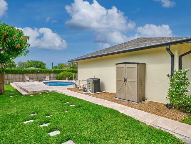 Building Photo - 1267 Summerwood Cir