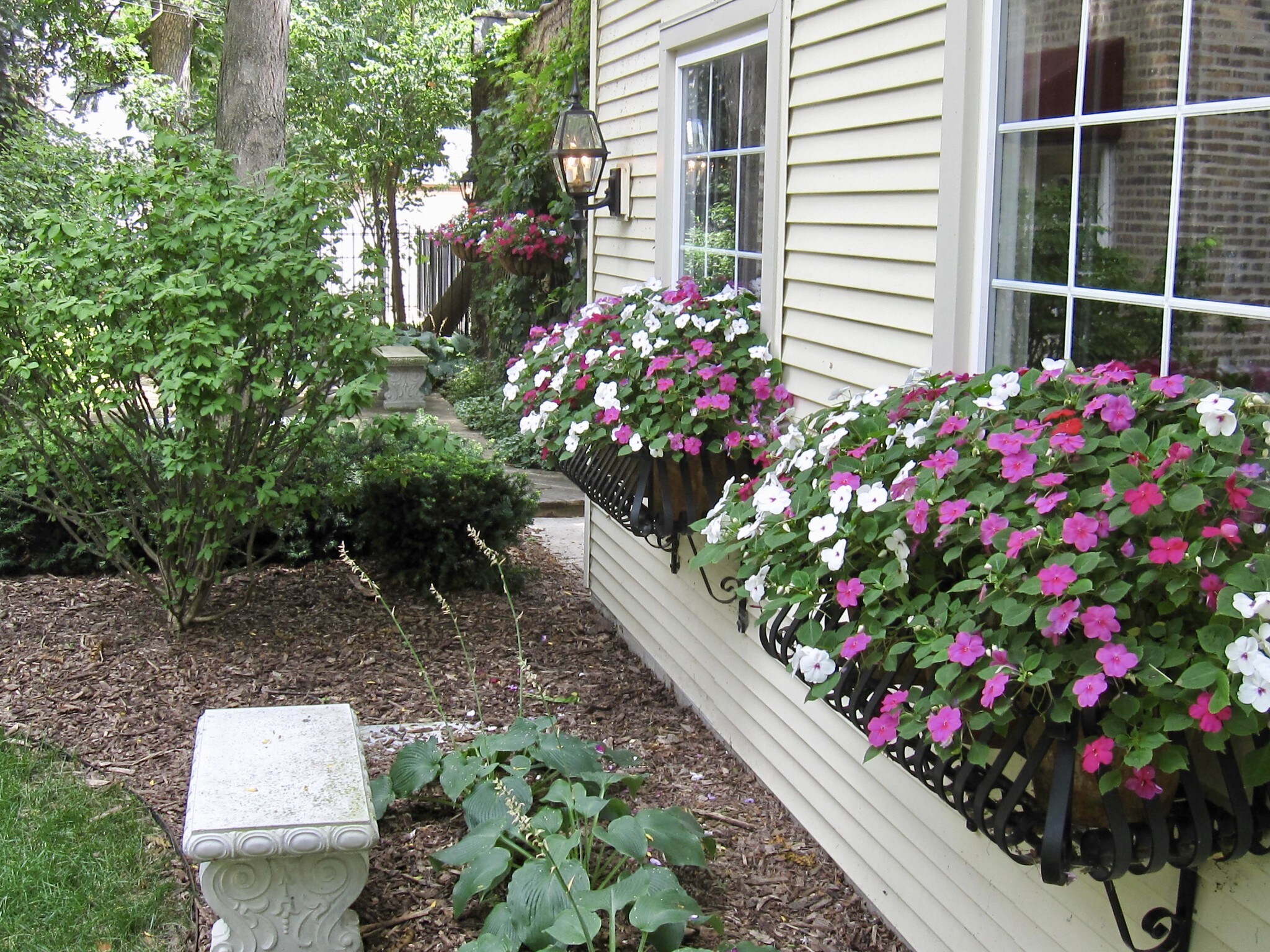 Building Photo - 734 Mulford St