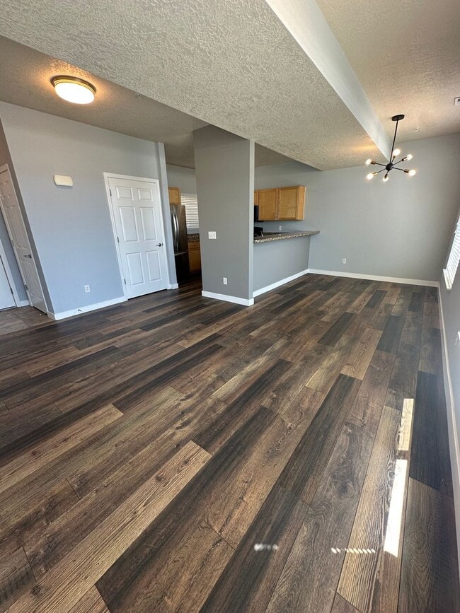 Building Photo - GORGEOUS Downtown Unit!!!