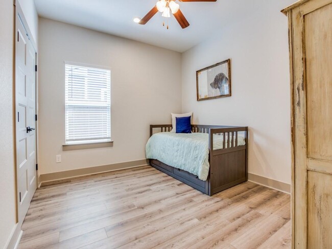 Building Photo - 405 Carneros Dr
