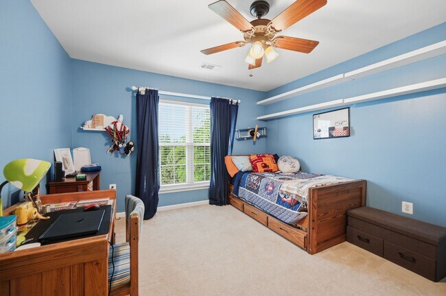 Building Photo - Spacious Home in a Great Leesburg Location