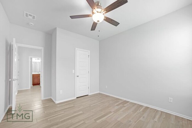Building Photo - New Listing! Enclave at Parker Village!