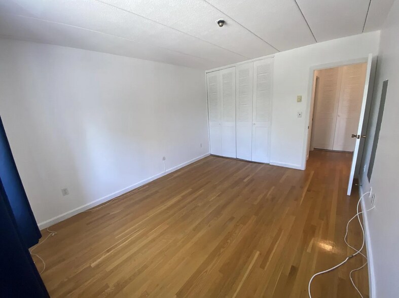 Building Photo - 179 Presidents Ln