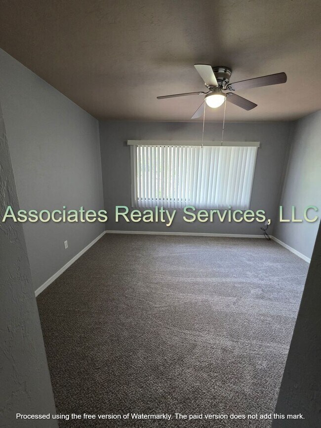 Building Photo - 2 bed/1.5 baths in Shell Rock Villas- 2 We...