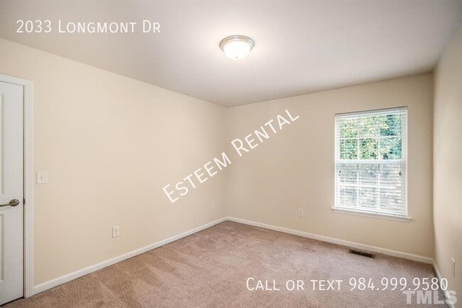 Building Photo - 2033 Longmont Dr