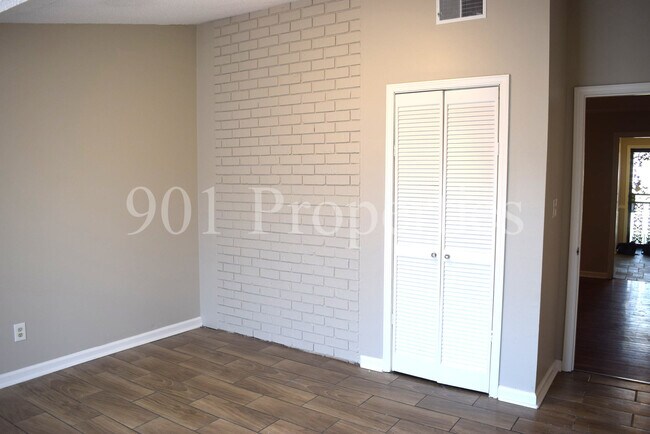 Building Photo - 5245 Braidwood Cove
