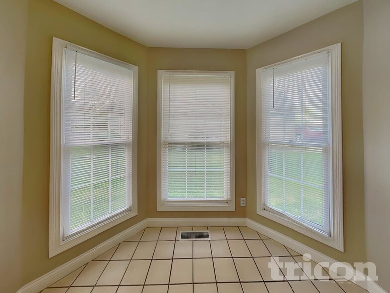 Building Photo - 3279 Wheaton Ct