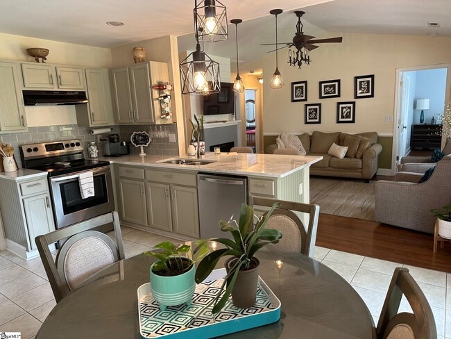 Building Photo - 103 Reedy River Way