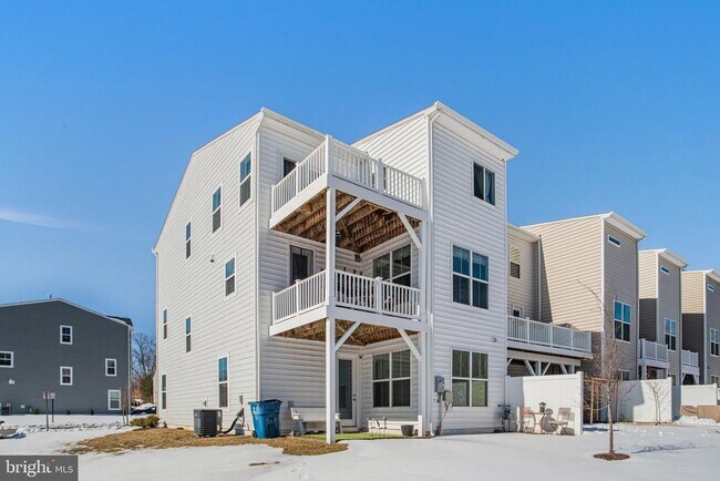 Building Photo - 12950 Blue Sky Pl