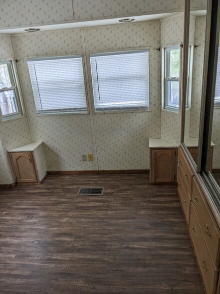 Building Photo - 17037 Easy Way
