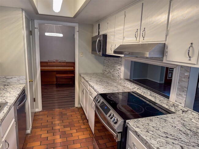 Building Photo - 1213 Idlewood Dr