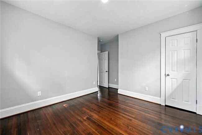 Building Photo - 2909 Woodcliff Ave