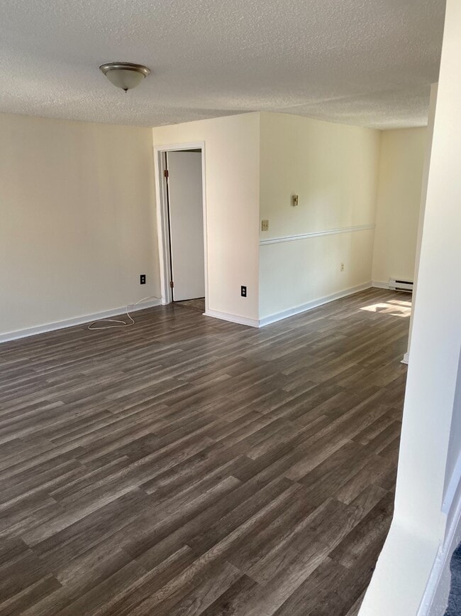 Building Photo - 306 2nd St