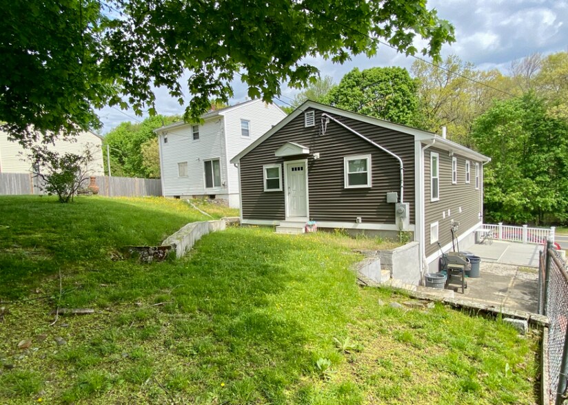 Building Photo - 52 S Border Rd