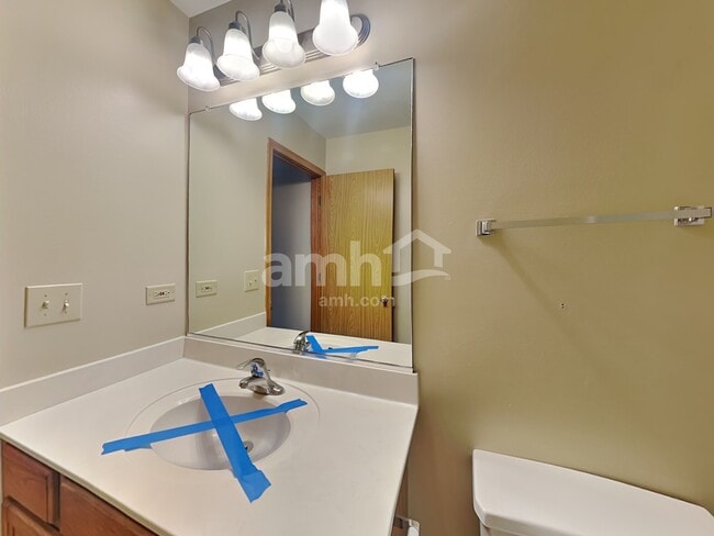 Building Photo - 1910 Prairie Ridge Dr