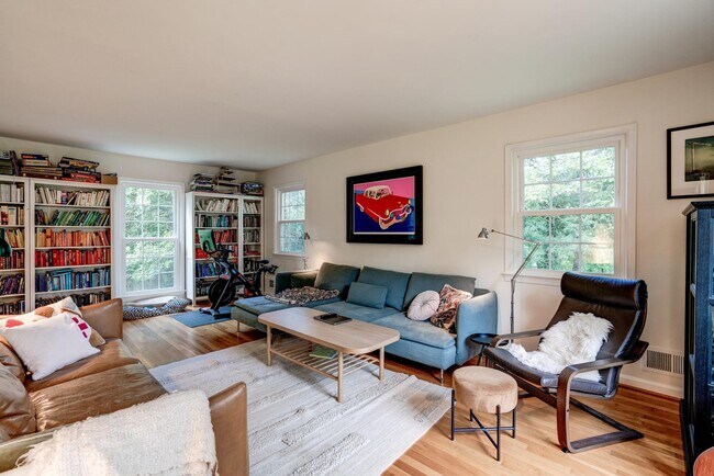 Building Photo - 7525 Cayuga Ave