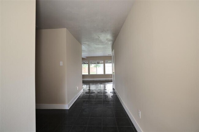 Building Photo - 5115 Summit Lodge Dr