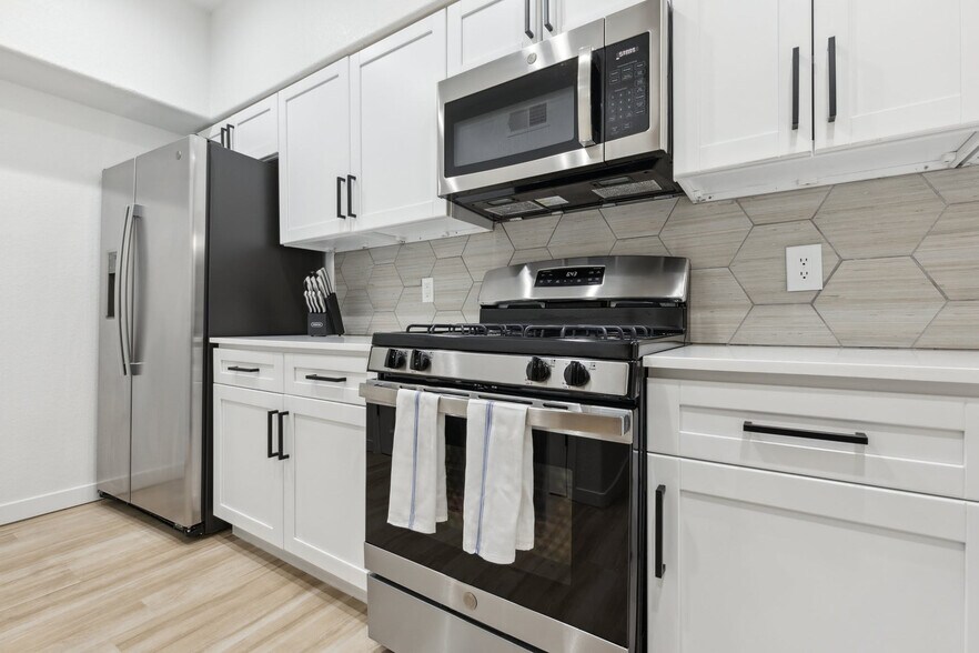 Building Photo - 9450 W Cabela Dr