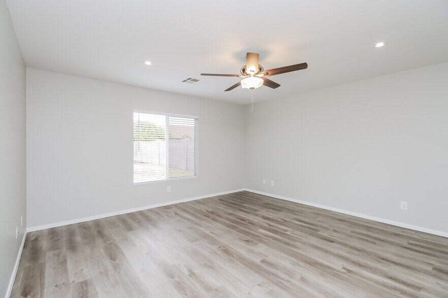 Building Photo - 4890 E Shapinsay Dr