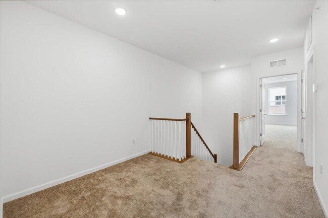 Building Photo - 200 Balsam St