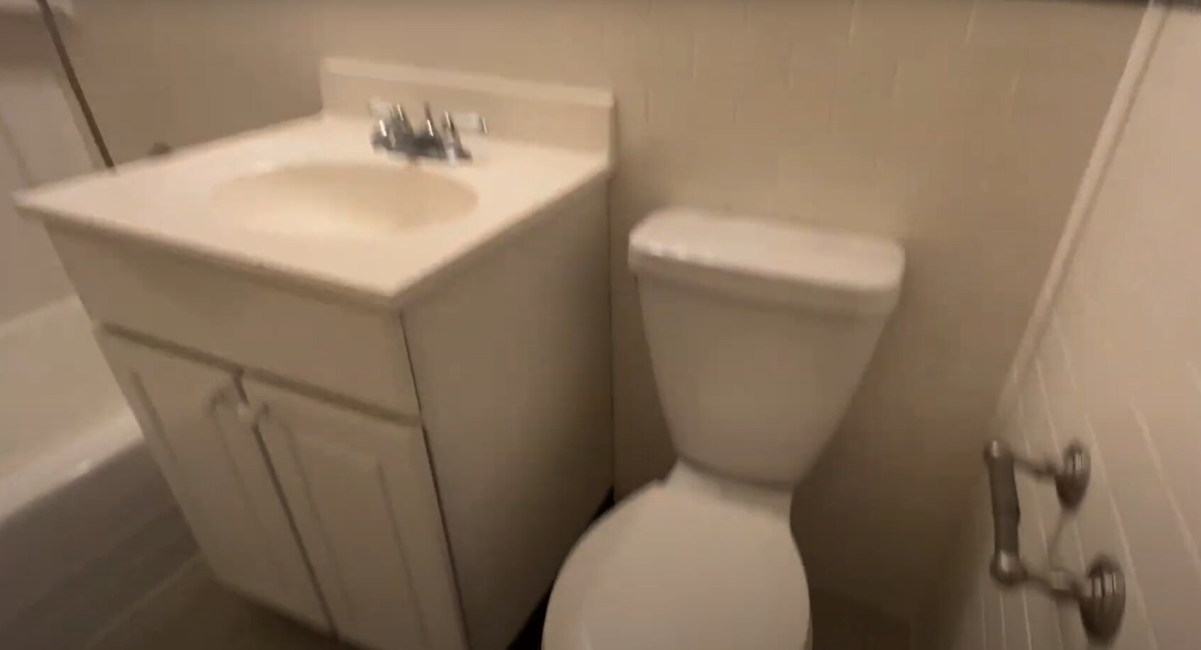 Building Photo - 16 Monmouth Ct