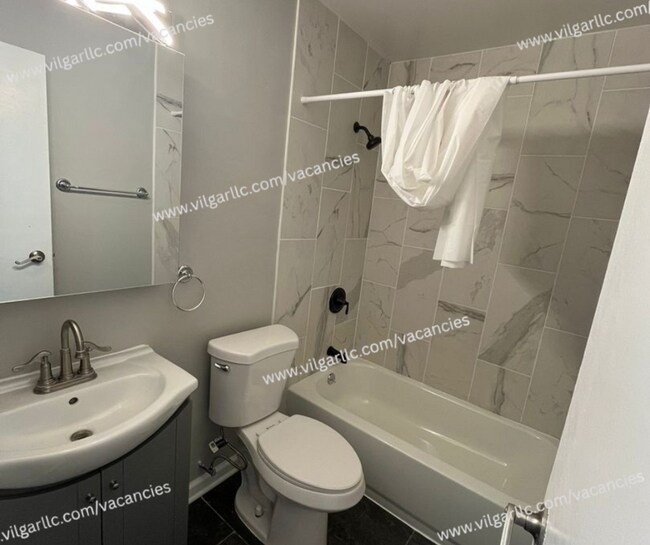 Building Photo - 5109-5111 W 78th Ln