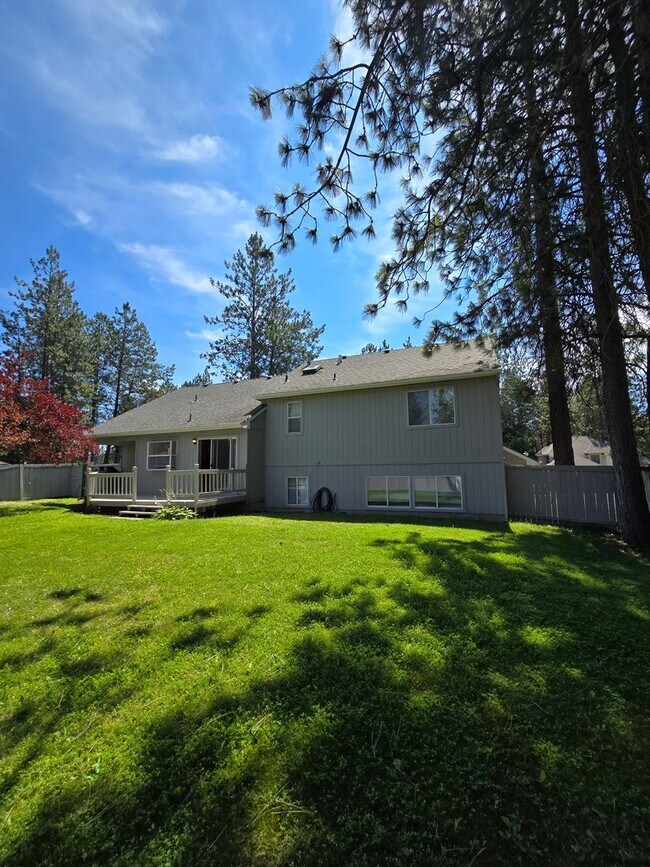 Building Photo - Cute home in the Great Brentwood Forest Ne...
