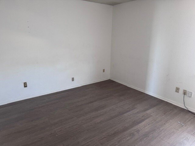 Building Photo - 1435 26th St NE